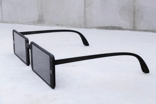 Panos Dimitropoulos《Blind Box》150x150 x4cm 玻璃钢锻造 2022
