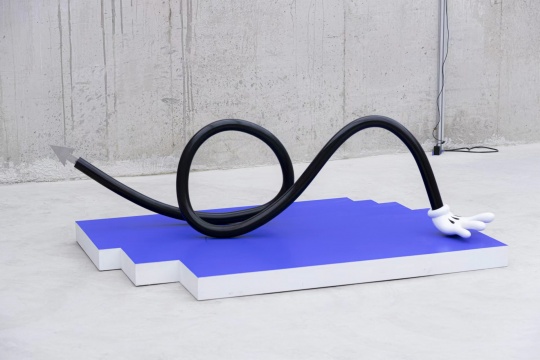 丁世伟《光标、路径、身体 No.6》200x130x70cm PVC 热弯管 玻璃钢模型 铝片 喷漆 定制展台 2022
丁世伟《光标、路径、身体 No.6》200x130x70cm PVC 热弯管 玻璃钢模型 铝片 喷漆 定制展台 2022