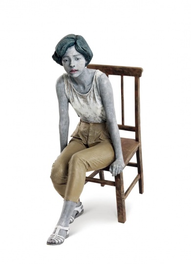 展望《坐着的女孩儿》 125×50×119cm  青铜雕塑 1990（罗旭东收藏）
