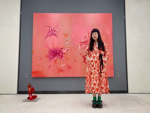 艺术家蔡锦在展览现场 2022
