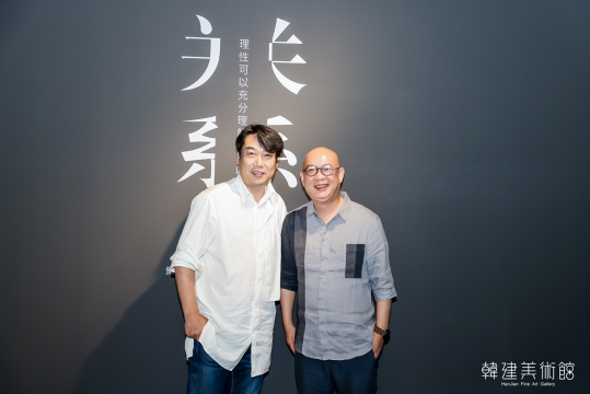 艺术家聂继军(右)与“谱物”品牌主理人陈大瑞(左)
艺术家聂继军(右)与“谱物”品牌主理人陈大瑞(左)
