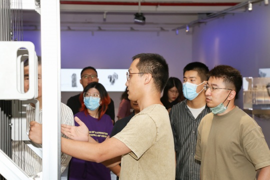 独立艺术家朱剑非展示影像装置作品《映》
独立艺术家朱剑非展示影像装置作品《映》