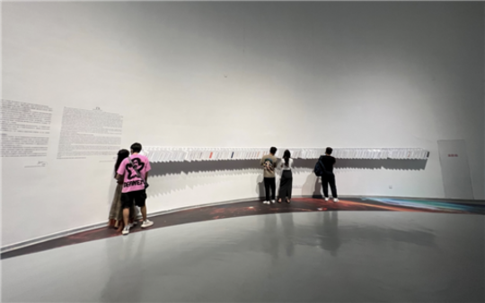 展览现场《手稿墙》
展览现场《手稿墙》