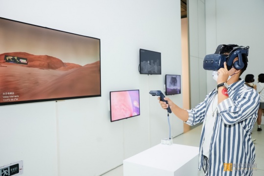 2022亚洲数字艺术展观众现场互动
2022亚洲数字艺术展观众现场互动