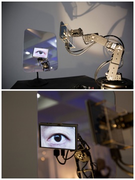 作者：邱宇
作品名：《机械控制的眼睛看到镜子中被控制的眼睛在看他···》
作品类型：机械手臂、显示器、镜子、控制板
尺寸：30*30*40cm（装置部分）
年份：2019


