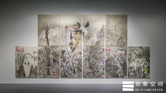 《九歌》(10联)200×140cm×10亚麻布上综合材料 2014-2022
展览现场
《九歌》(10联)200×140cm×10亚麻布上综合材料 2014-2022
展览现场