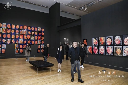和光同尘 国窖1573 x 「尘光」方力钧个展现场
和光同尘 国窖1573 x 「尘光」方力钧个展现场