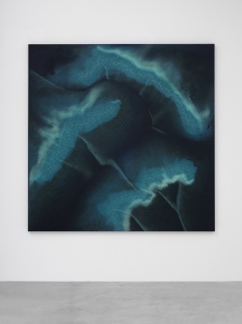 步出黑暗
2022
黑色 Aquacryl 颜料、色粉、铅笔、铝板
190 x 190 x 5 cm
© 施拉泽·赫什阿里，图片由里森画廊提供
