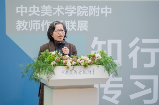 中央美术学院副教授、策展人蒋岳红发言
中央美术学院副教授、策展人蒋岳红发言