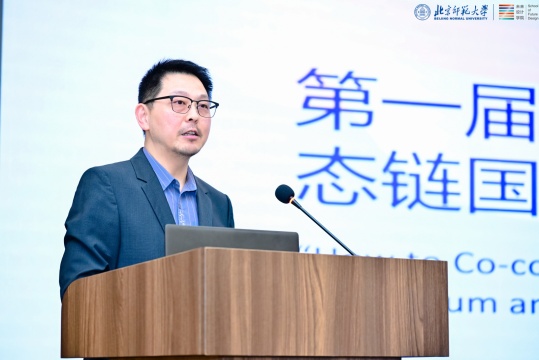 同济大学设计创意学院副教授、 Fab Lab O|“数制”工坊创始人 丁峻峰老师
同济大学设计创意学院副教授、 Fab Lab O|“数制”工坊创始人 丁峻峰老师