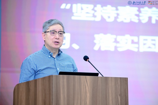 中国教育学会副会长、上海市教育学会会长尹后庆发表主题演讲
中国教育学会副会长、上海市教育学会会长尹后庆发表主题演讲