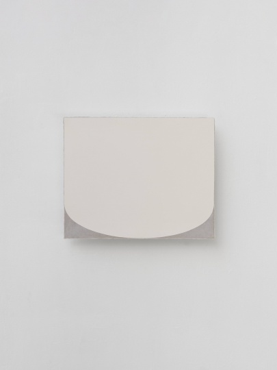 《那是:白色+本色》 40×50cm 纸板上雨露布、油画 2022 《那是:白色+本色》 40×50cm 纸板上雨露布、油画 2022