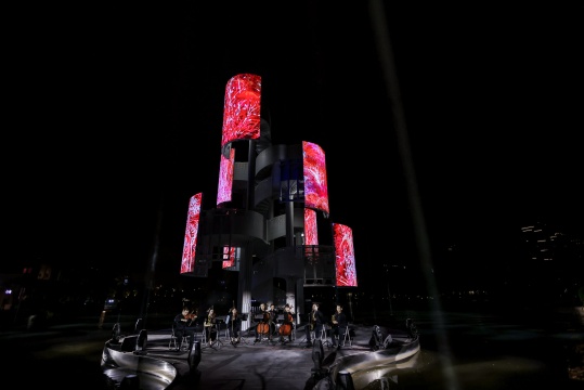 全球首座水上多媒体美术馆「生命塔」在麓湖启幕,礼献城市的精神艺术新地标 全球首座水上多媒体美术馆「生命塔」在麓湖启幕,礼献城市的精神艺术新地标