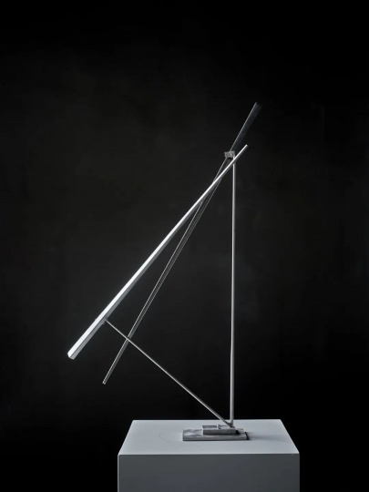 乔治·里奇 《Delta Theme with Two Lines》
63.5×50.2×7.6cm 不锈钢,版数 6/8 1976-1979
维伍德画廊
乔治·里奇 《Delta Theme with Two Lines》
63.5×50.2×7.6cm 不锈钢,版数 6/8 1976-1979
维伍德画廊
