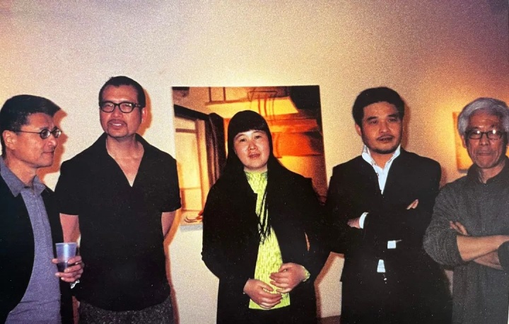 2003年,赵刚、蔡锦、刁德谦等人在刁德谦的展览开幕酒会上
2003年,赵刚、蔡锦、刁德谦等人在刁德谦的展览开幕酒会上