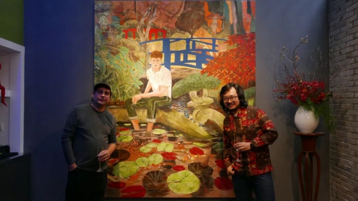 
2018年，艺术家赫尔南·巴斯受周艟之邀来到上海背后作品为赫尔南·巴斯《锦鲤农夫》
220×180cm 亚麻布面丙烯 2018周艟收藏
