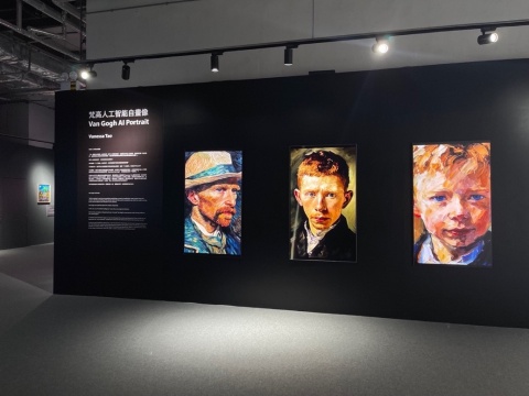 ARTECH澳门壹号广塲艺术科技巡展 ——《星夜花园》首度展出由香港AI艺术家Vanessa Tao创作的
梵高人工智能自画像,向今年庆祝170岁生日的伟大艺术家梵高致敬
ARTECH澳门壹号广塲艺术科技巡展 ——《星夜花园》首度展出由香港AI艺术家Vanessa Tao创作的
梵高人工智能自画像,向今年庆祝170岁生日的伟大艺术家梵高致敬