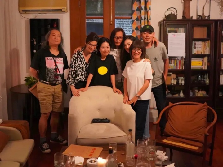“露台聊聊”第一期:上海艺术家,2020.7.2
“露台聊聊”第一期:上海艺术家,2020.7.2