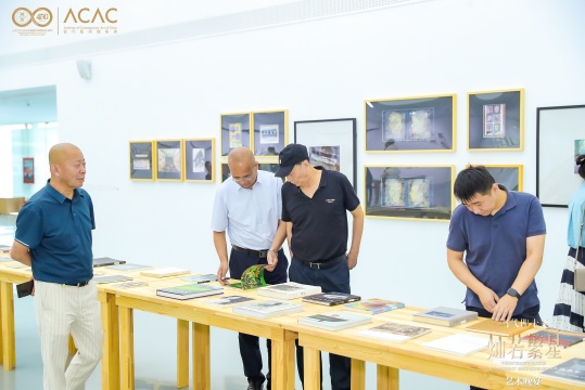 “灿若繁星”|中国当代艺术家手稿文献展开幕暨国窖1573×当代艺术档案库“当代即未来”艺术公益项目3周年庆典活动圆满举办 “灿若繁星”|中国当代艺术家手稿文献展开幕暨国窖1573×当代艺术档案库“当代即未来”艺术公益项目3周年庆典活动圆满举办