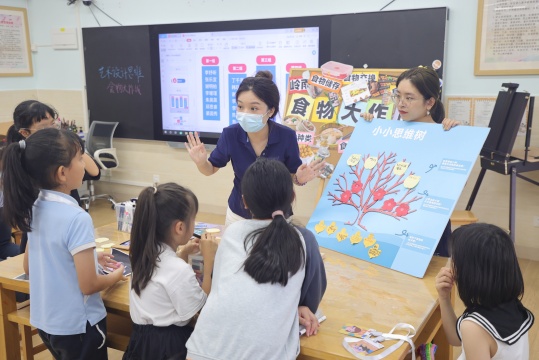 北师大未来设计学院研发的“设计思维”课程在珠海高新区金凤小学开展
北师大未来设计学院研发的“设计思维”课程在珠海高新区金凤小学开展