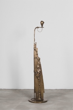 娜布其 《化石 No.1》147 x 35 x 35 cm 青铜 2021 娜布其 《化石 No.1》147 x 35 x 35 cm 青铜 2021