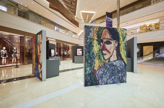 澳门首展!毕加索玻璃画像亮相壹号广场 澳门首展!毕加索玻璃画像亮相壹号广场