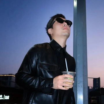 侯佳男
1992年生于吉林延边,2018年毕业于四川美术学院油画系获硕士学位,现工作生活于重庆。
侯佳男
1992年生于吉林延边,2018年毕业于四川美术学院油画系获硕士学位,现工作生活于重庆。