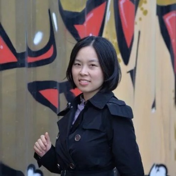 苏朋
1984年生于湖北十堰，广东汕头人，2007年毕业于广州美术学院美术史系获学士学位，现工作生活于北京。
