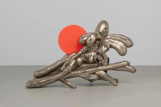 颜石林 《无懈可击的太阳-小版》 青铜、金箔 、环氧漆  59×101×40cm 2023

