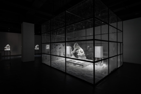 夸尤拉（Quayola），《雕塑工厂：普鲁托和普洛塞尔皮娜》，2018，装置，尺寸可变
