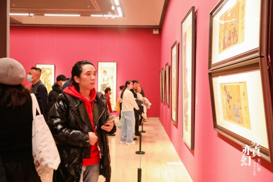 观众观展现场
观众观展现场
