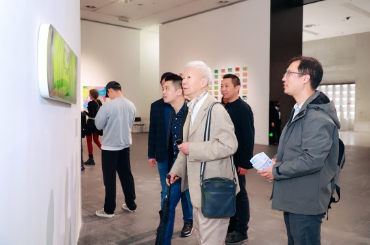 教室变展厅:首届绘画艺术学院年展带来独特艺术体验 教室变展厅:首届绘画艺术学院年展带来独特艺术体验