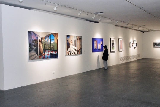 教室变展厅:首届绘画艺术学院年展带来独特艺术体验 教室变展厅:首届绘画艺术学院年展带来独特艺术体验
