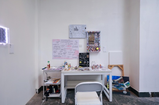 教室变展厅:首届绘画艺术学院年展带来独特艺术体验 教室变展厅:首届绘画艺术学院年展带来独特艺术体验
