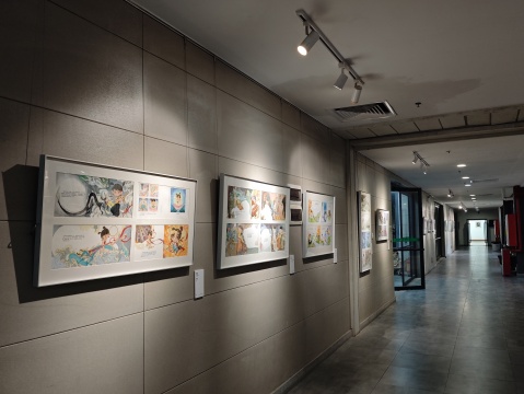 教室变展厅:首届绘画艺术学院年展带来独特艺术体验 教室变展厅:首届绘画艺术学院年展带来独特艺术体验