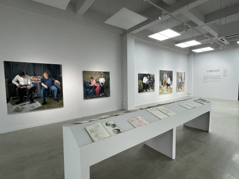 教室变展厅:首届绘画艺术学院年展带来独特艺术体验 教室变展厅:首届绘画艺术学院年展带来独特艺术体验