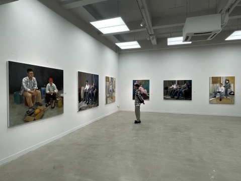 教室变展厅:首届绘画艺术学院年展带来独特艺术体验 教室变展厅:首届绘画艺术学院年展带来独特艺术体验