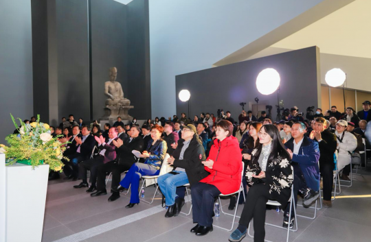 文明的融合“驼铃声响——丝绸之路艺术大展”展览开幕现场
文明的融合“驼铃声响——丝绸之路艺术大展”展览开幕现场