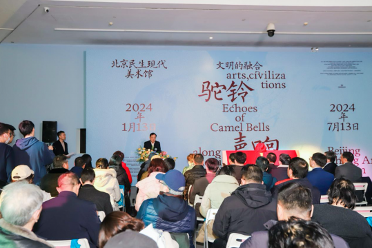 文明的融合“驼铃声响——丝绸之路艺术大展”展览开幕现场
文明的融合“驼铃声响——丝绸之路艺术大展”展览开幕现场