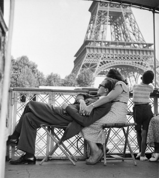 塞纳河上的游览观光船 1949(C) RMN - Gestion droit d'auteur Willy Ronis Localisation : Charenton-le-Pont, Médiathèque du patrimoine et de la photographie  Photo (C) Ministère de la Culture - Médiathèque du patrimoine et de la photographie, Dist. RMN-Grand Palais / Willy Ronis