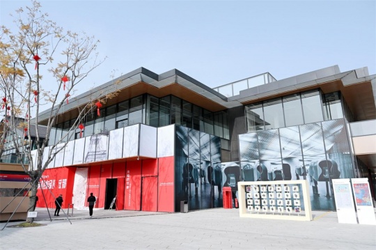 “永恒的巴黎”展厅外部
成都天府艺术公园，2024
