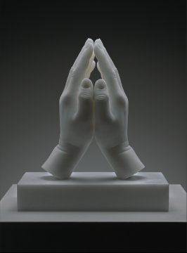 
《Ai Pray》 38×33×17cm 雕塑，汉白玉 Edition 18 of 25 2020 

 

