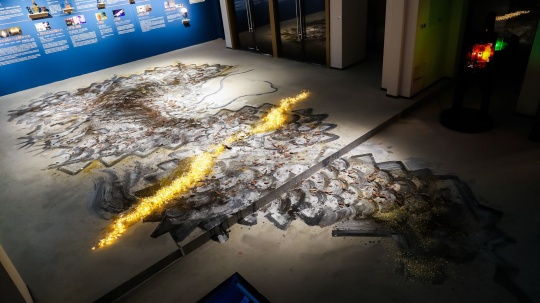 龚旭 《地·龙》 绘画装置 尺寸可变 综合材料 2024
龚旭 《地·龙》 绘画装置 尺寸可变 综合材料 2024