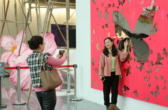 28米非遗长龙+花彩爆破大秀,静态展览与艺术表演结合的跨界新体验 28米非遗长龙+花彩爆破大秀,静态展览与艺术表演结合的跨界新体验