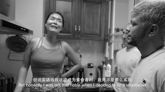 蒋涵萱，选自《厨房里的谈话III》系列，影像静帧，2023

 
