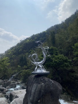 山海经神兽-鸟首龙身神
山海经神兽-鸟首龙身神