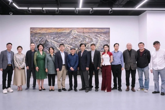 “艺海三人展” 开幕现场亘画廊 2024 “艺海三人展” 开幕现场亘画廊 2024