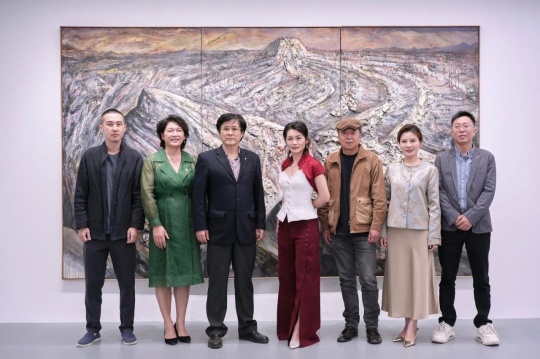 “艺海三人展” 开幕现场亘画廊 2024 “艺海三人展” 开幕现场亘画廊 2024