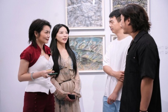 亘画廊 “艺海三人展”，传播学者型艺术家“身体力行”的美育之道