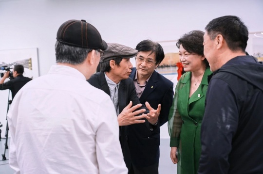 亘画廊 “艺海三人展”,传播学者型艺术家“身体力行”的美育之道 亘画廊 “艺海三人展”,传播学者型艺术家“身体力行”的美育之道